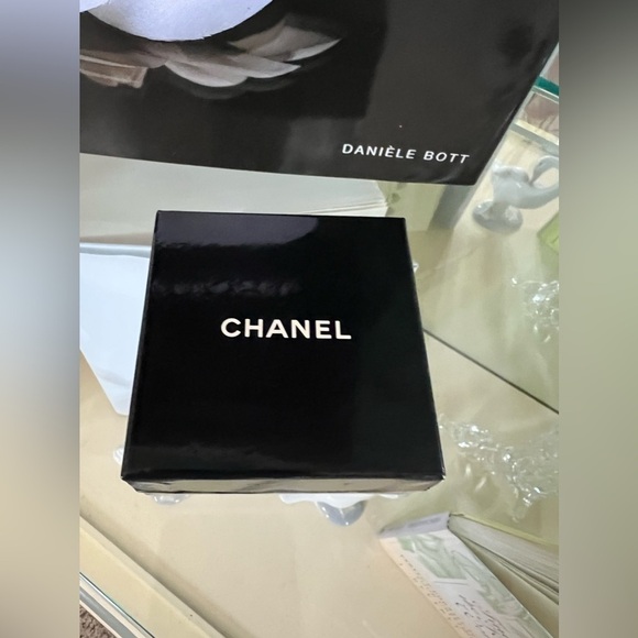 Small Chanel Jewelry Box Black - Picture 2 of 5